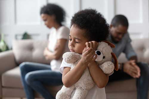 با کودکان بعد از طلاق چگونه رفتار کنیم